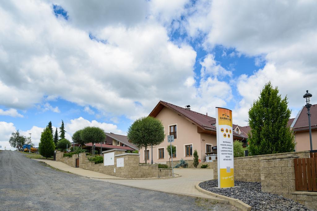 Penzion Harmonie Hotel Zlutice Exterior photo