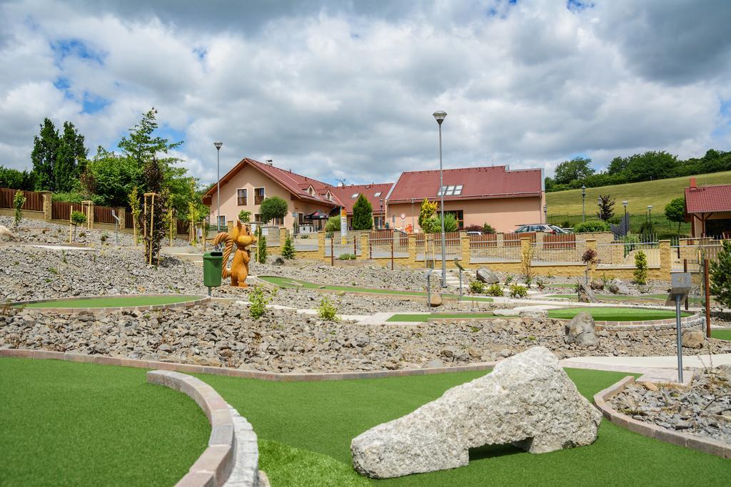 Penzion Harmonie Hotel Zlutice Exterior photo