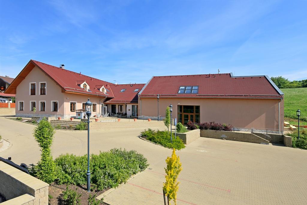 Penzion Harmonie Hotel Zlutice Exterior photo