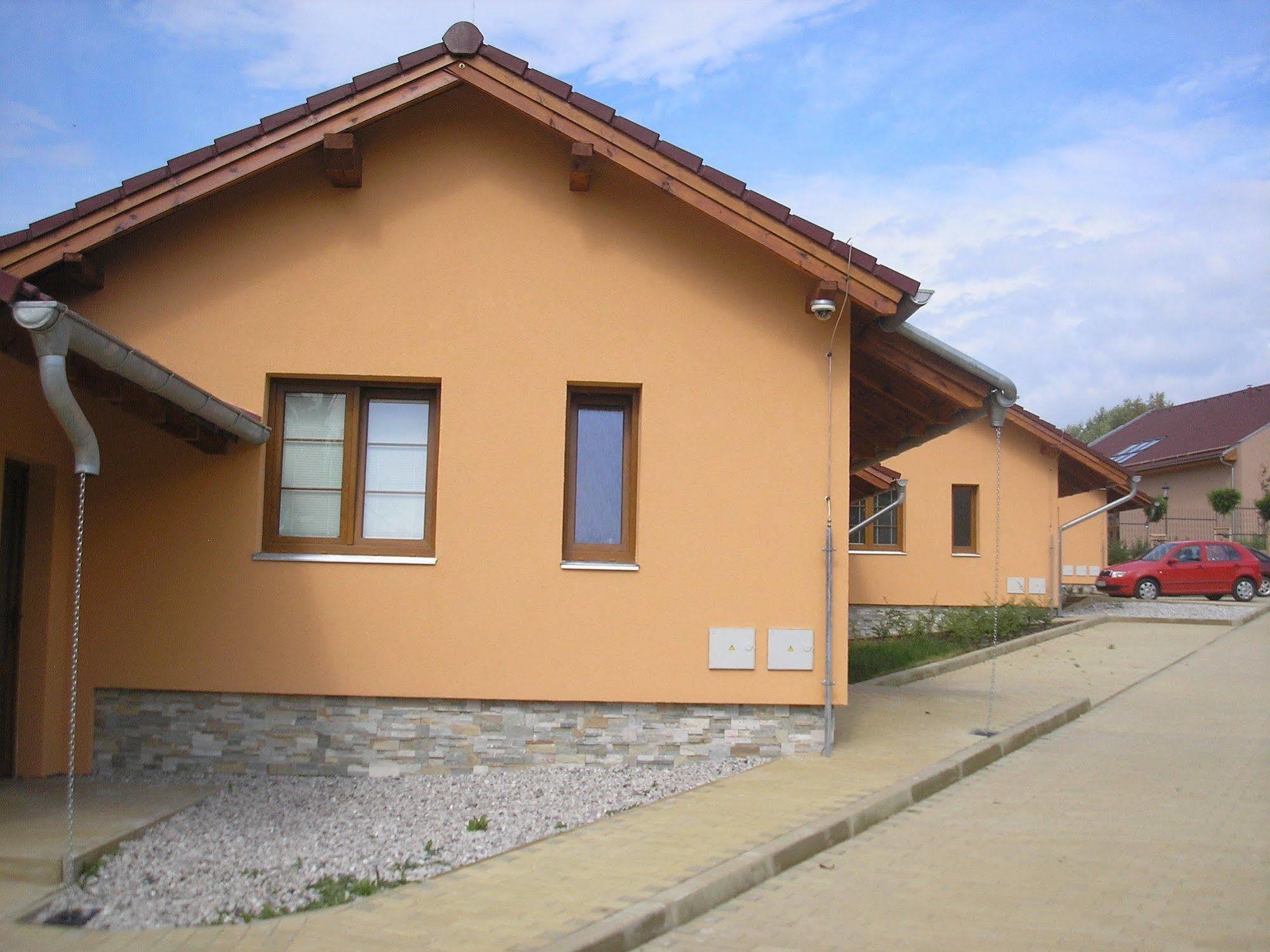 Penzion Harmonie Hotel Zlutice Exterior photo